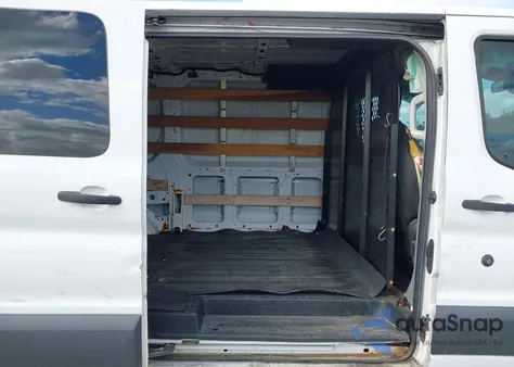 2018 Ford Transit-250 z USA, uszkodzony, nr VIN 1FTYR1YM6JKB32613